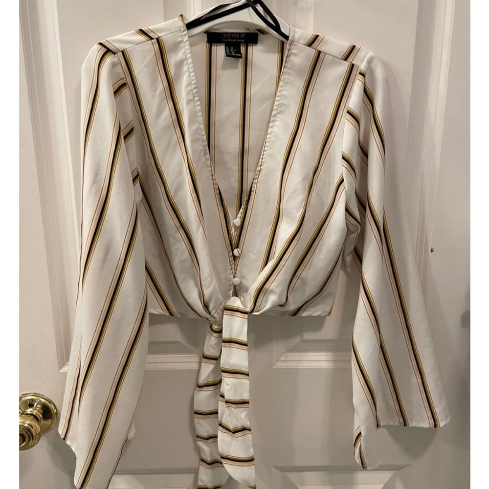 Forever 21 Long Sleeve Striped Crop Top in size small